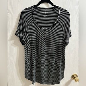 AE Soft and Sexy Tee Black and White Snap Front Size L